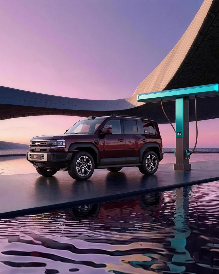 Leopard 5 SUV front three-quarter view at a charging plaza