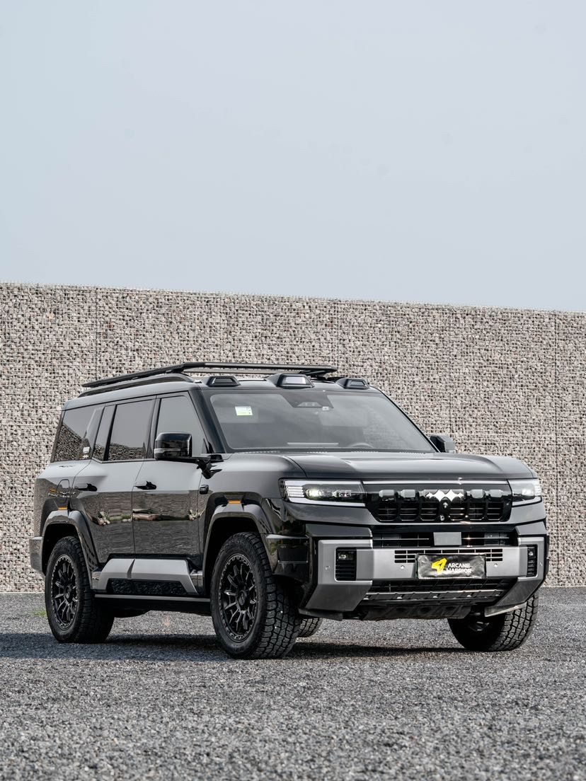 Black Leopard 8 with roof rack, front three-quarter view